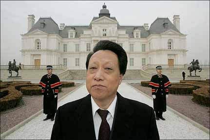 Zhang Yuchen voor zijn nederige stulpje een replica van Château de Maisons Laffitte in Peking